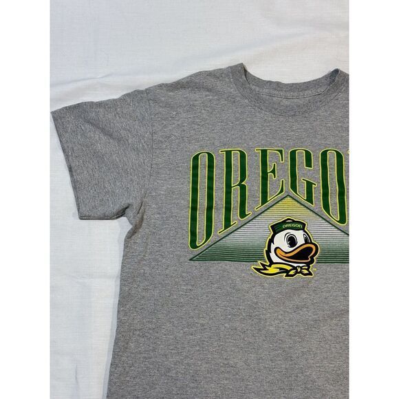 Captivating Men's Oregon Ducks T-Shirt Medium Grey Short Sleeve Green Logo - Picture 3 of 5